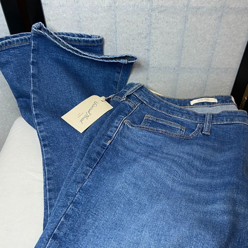 Universal Thread High Rise Straight Fitted Denim Jeans Medium Wash Blue NWT - Picture 6 of 10